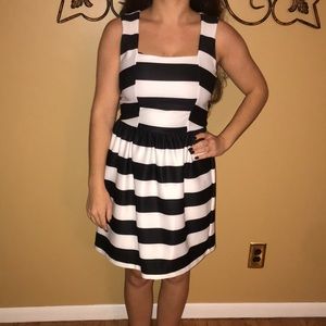 Black/white dress